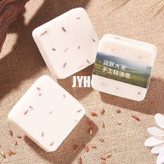 Les mains de nettoyage thaïlandaises de lavage de savon d'huile essentielle de noix de coco de riz lavent Bath de visage