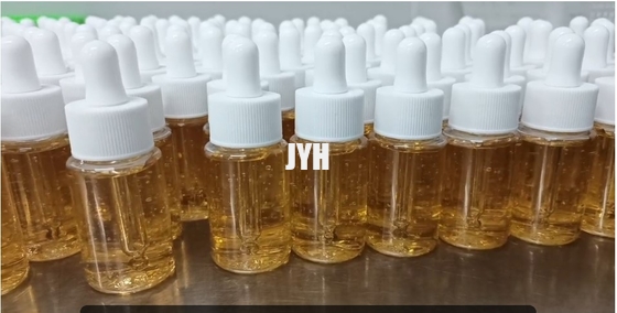 Le sérum facial professionnel d'acide hyaluronique de la vitamine C 20% revitalisent et éclairent la peau