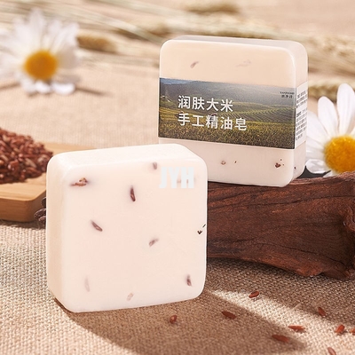 Les mains de nettoyage thaïlandaises de lavage de savon d'huile essentielle de noix de coco de riz lavent Bath de visage