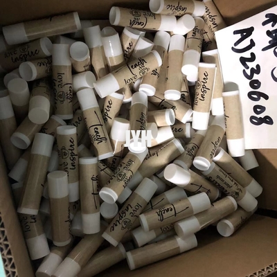 La SPF en bon état organique adulte 15 de riches d'humidité de baume à lèvres protège des lèvres contre des rayons d'UVA UVB